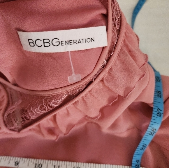 BCBGeneration Dusty Rose Lace/ Ruffle Neckline Long-Sleeve Shift Dress NWOT - Picture 4 of 5